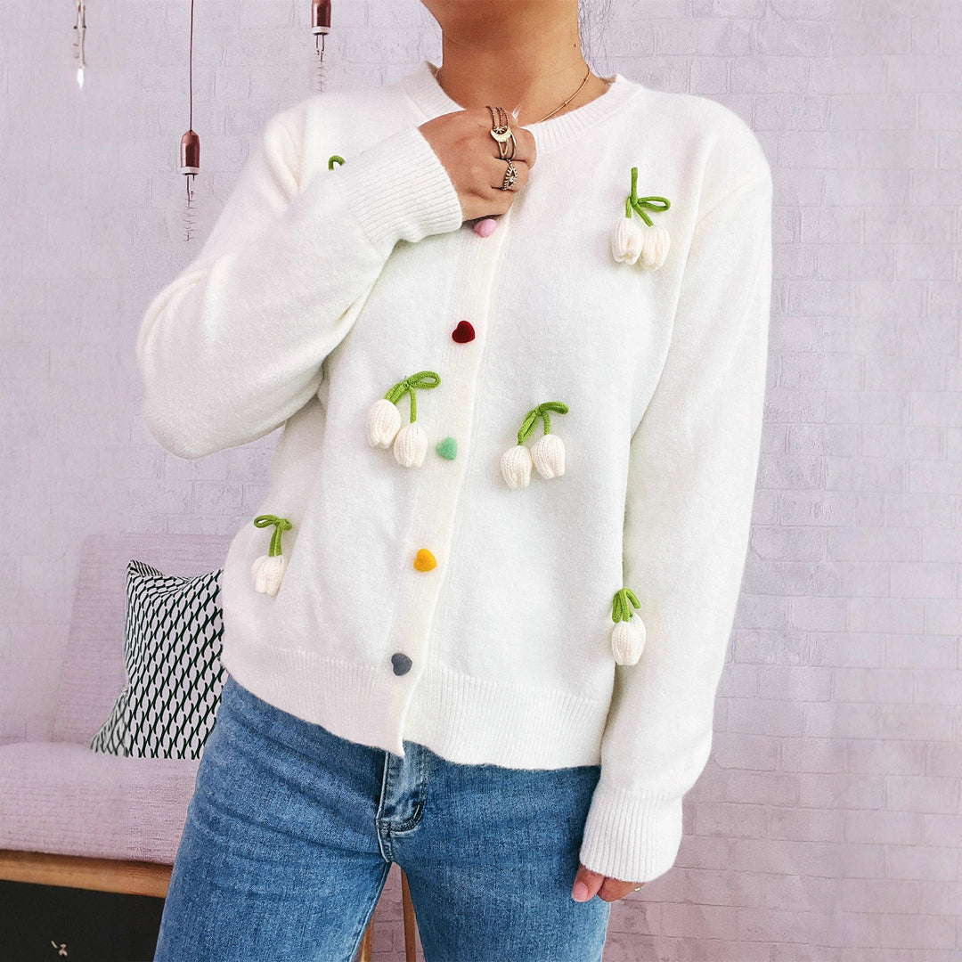 Kvinders cardigan med blomsterdesign og farverige knapdetaljer Stilla