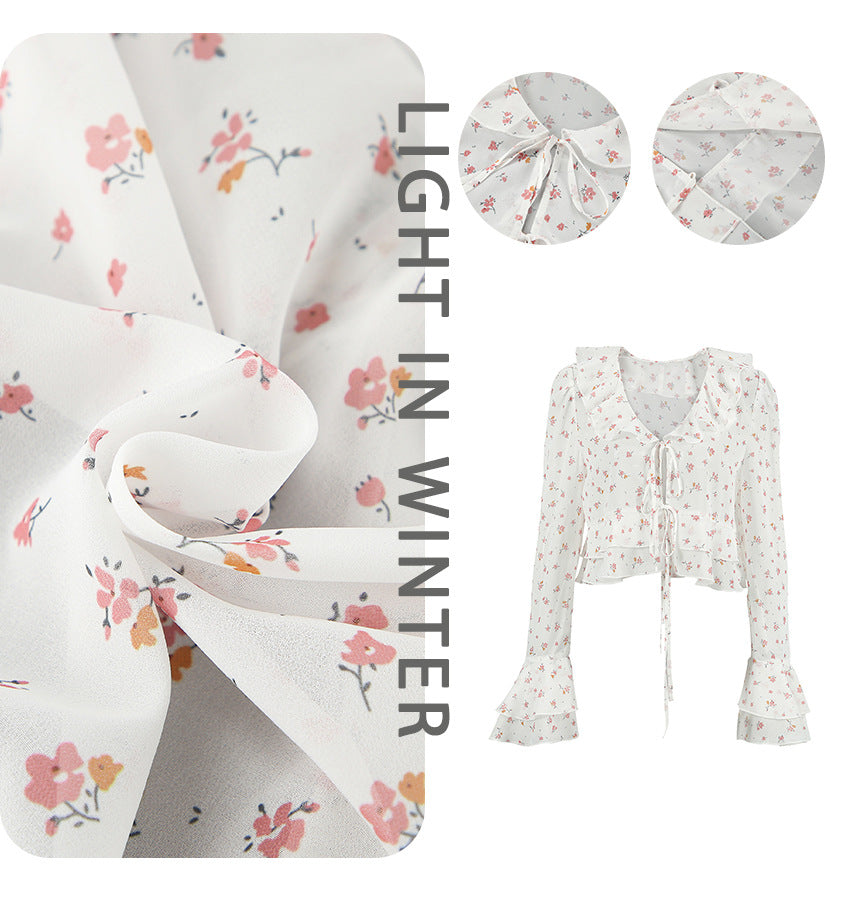 Damebluse med rynker og blomsterdesign Stilla