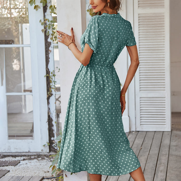 Dame sommerkjole med knaplukning og figursyet design Stilla