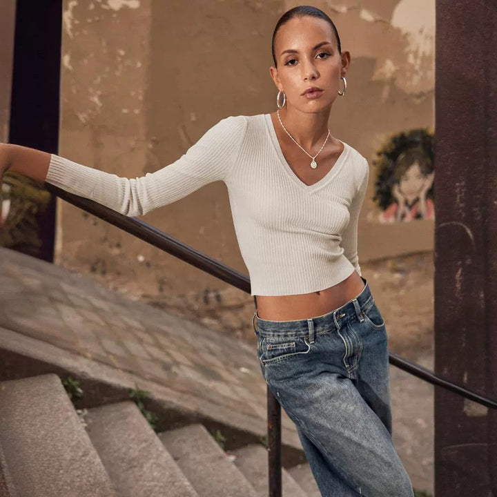 Dame figurtilpasset rib-crop-top med V-udskæring og lange ærmer Stilla