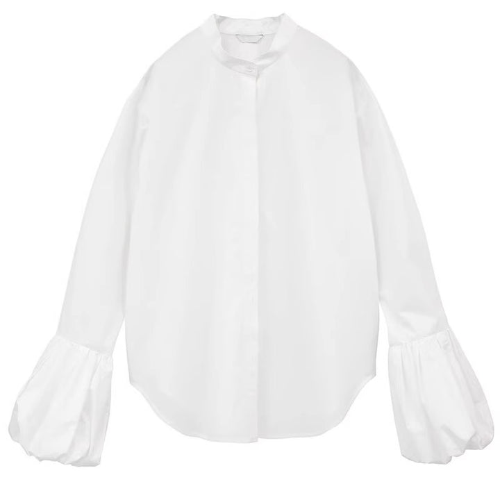 Damebluse med voluminøse ærmer og moderne ståkrave Stilla