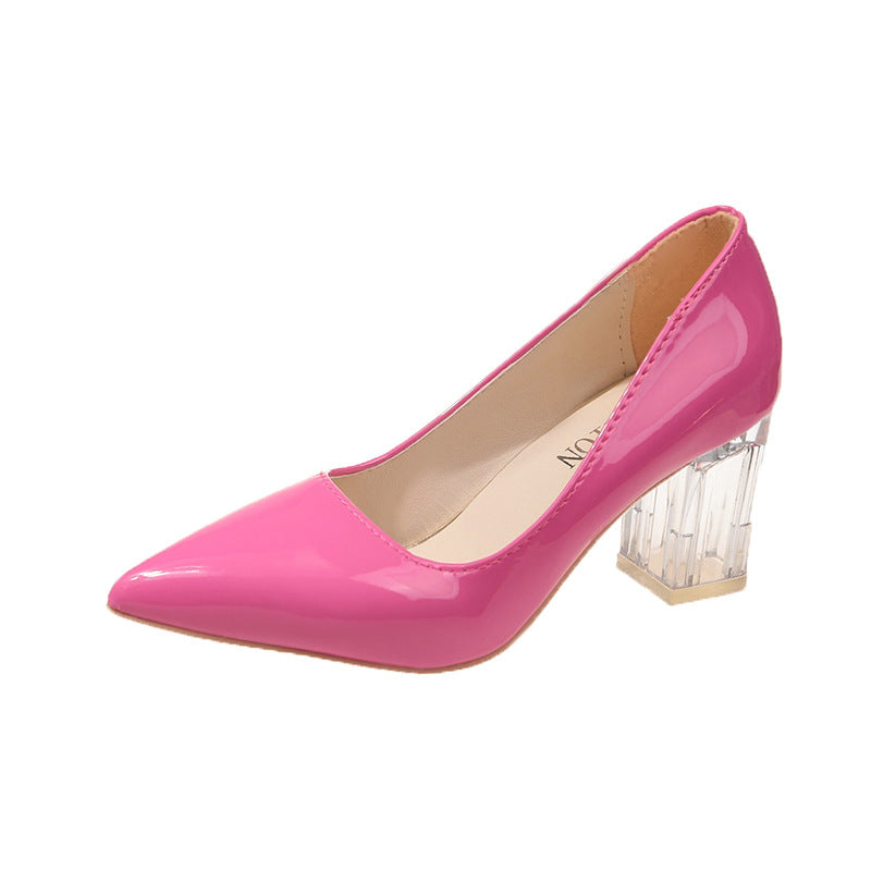 Dame klassiske pumps med transparent blokhæle og spidse frontkapper Stilla