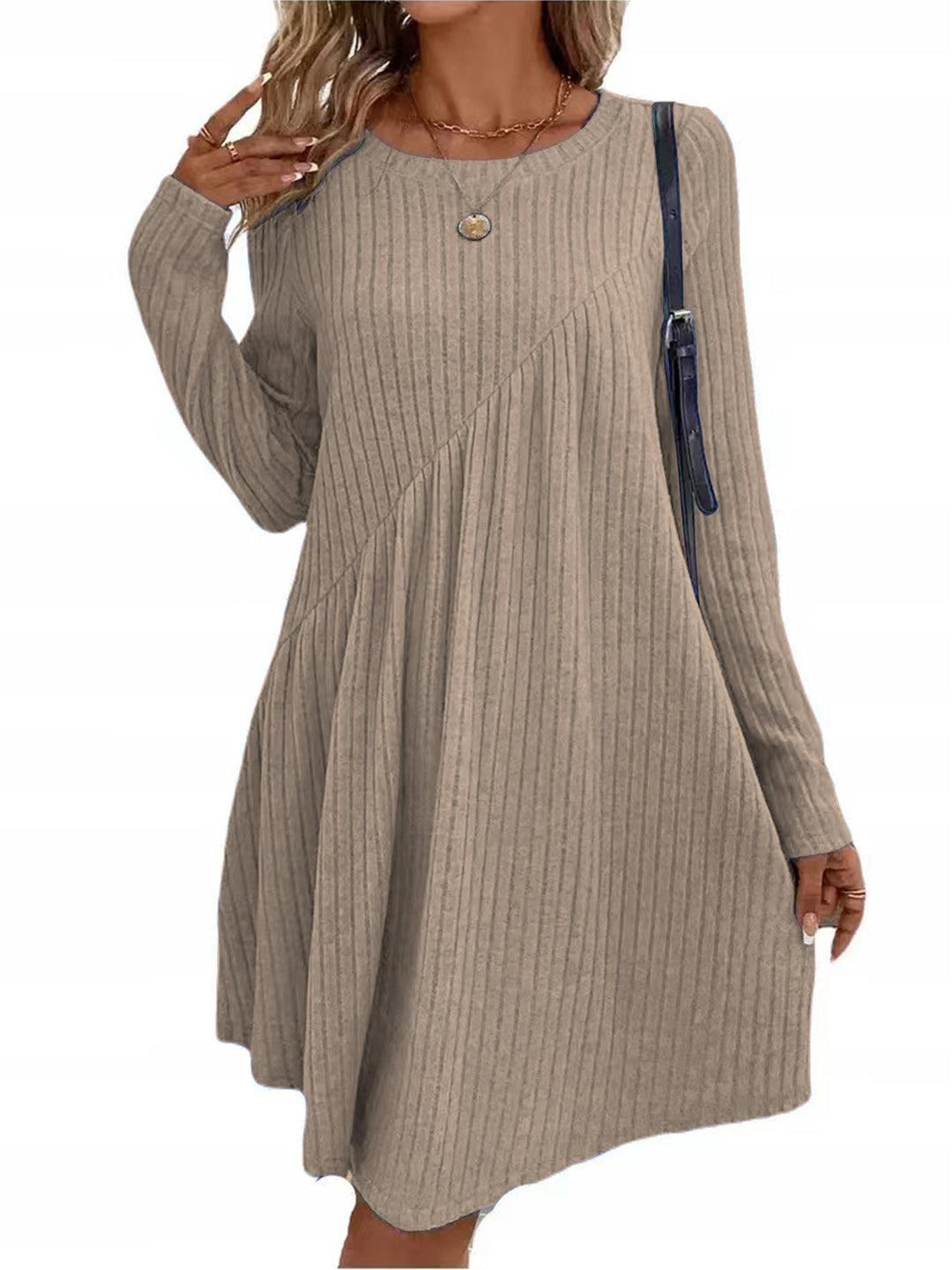 Dame longsleeve kjole med asymmetrisk snit og ribstruktur Stilla
