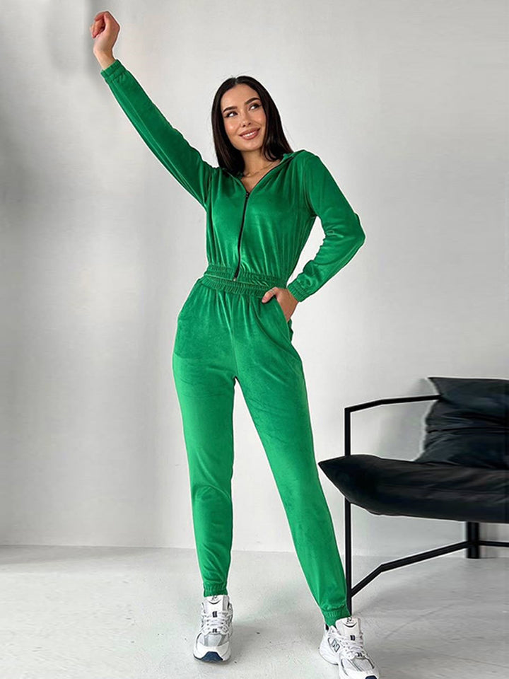 Kvindernes Velour Joggingdragt med Fashionabelt Cropped Design og Praktisk Lynlås Skovae