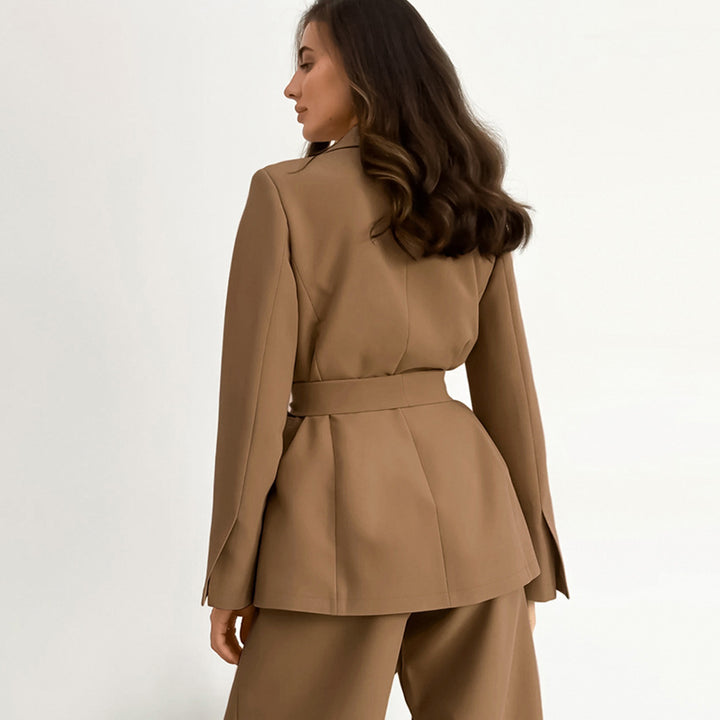 Dame elegant blazer- og bukseensemble med tætsiddende snit og bredt ben Stilla