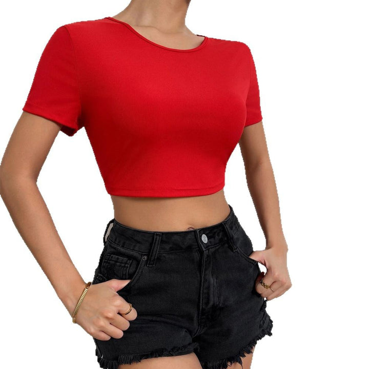 Dame kortærmet crop-top med figursnoet snit og enkelt design Stilla