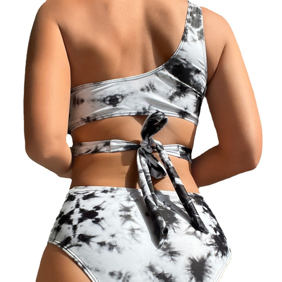 Dame asymmetrisk Tie-Dye-bikini-sæt med højt skåret bund Stilla