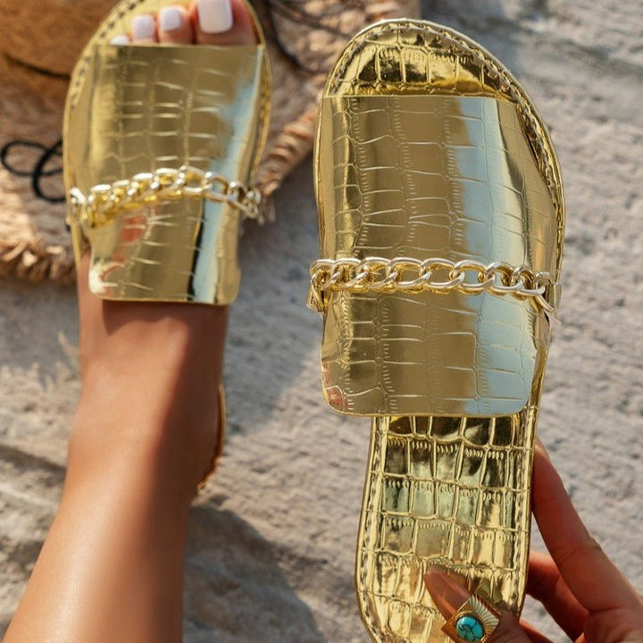 Dame trendy slippers med guldfarvet krokodille-udseende og dekorativ kæde rem Stilla