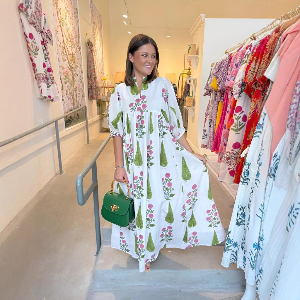 Dame maxikjole med blomsterdesign og afslappet silhuet Stilla