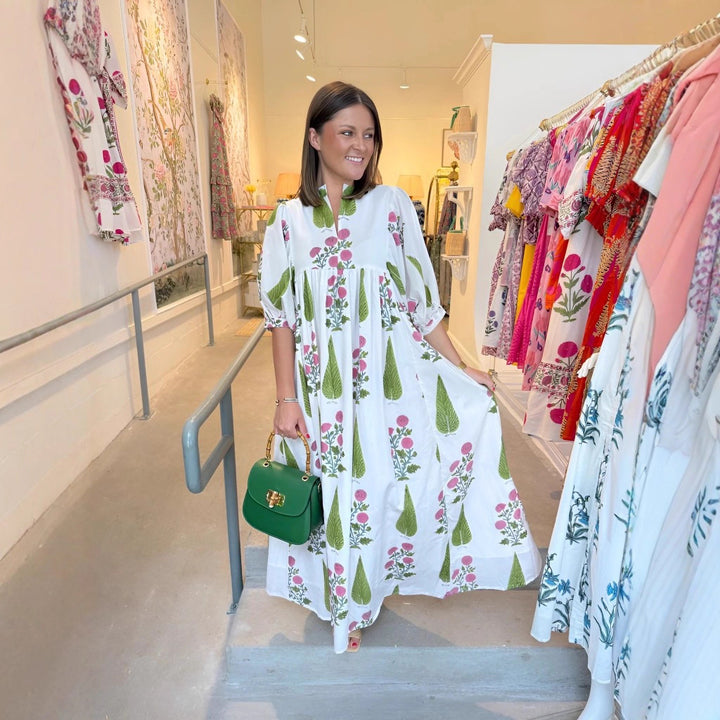 Dame maxikjole med blomsterdesign og afslappet silhuet Stilla