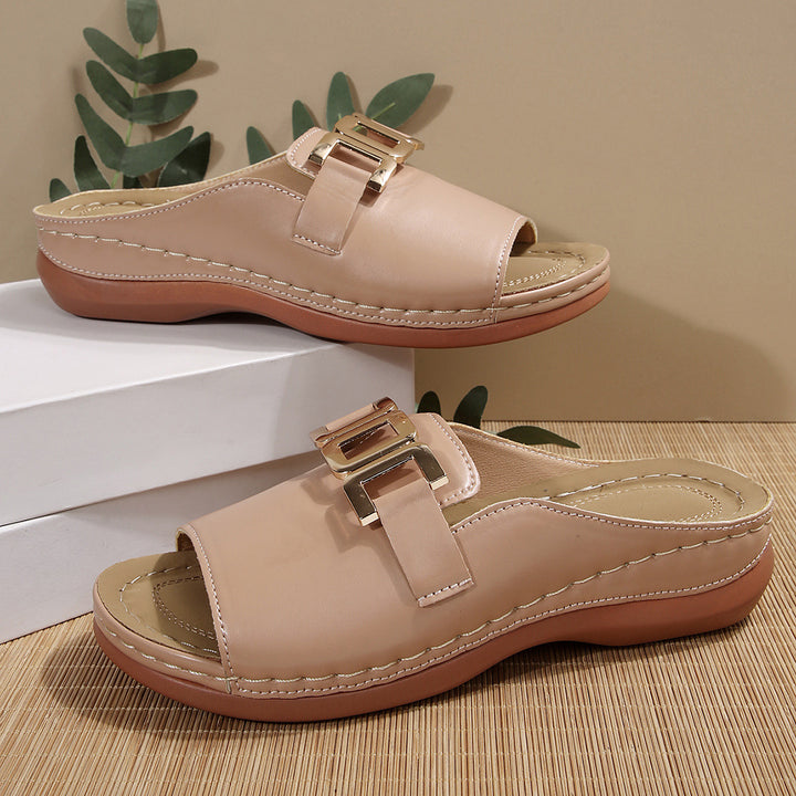 Dame komfortable toe separator sandaler med elegant spænde design Stilla