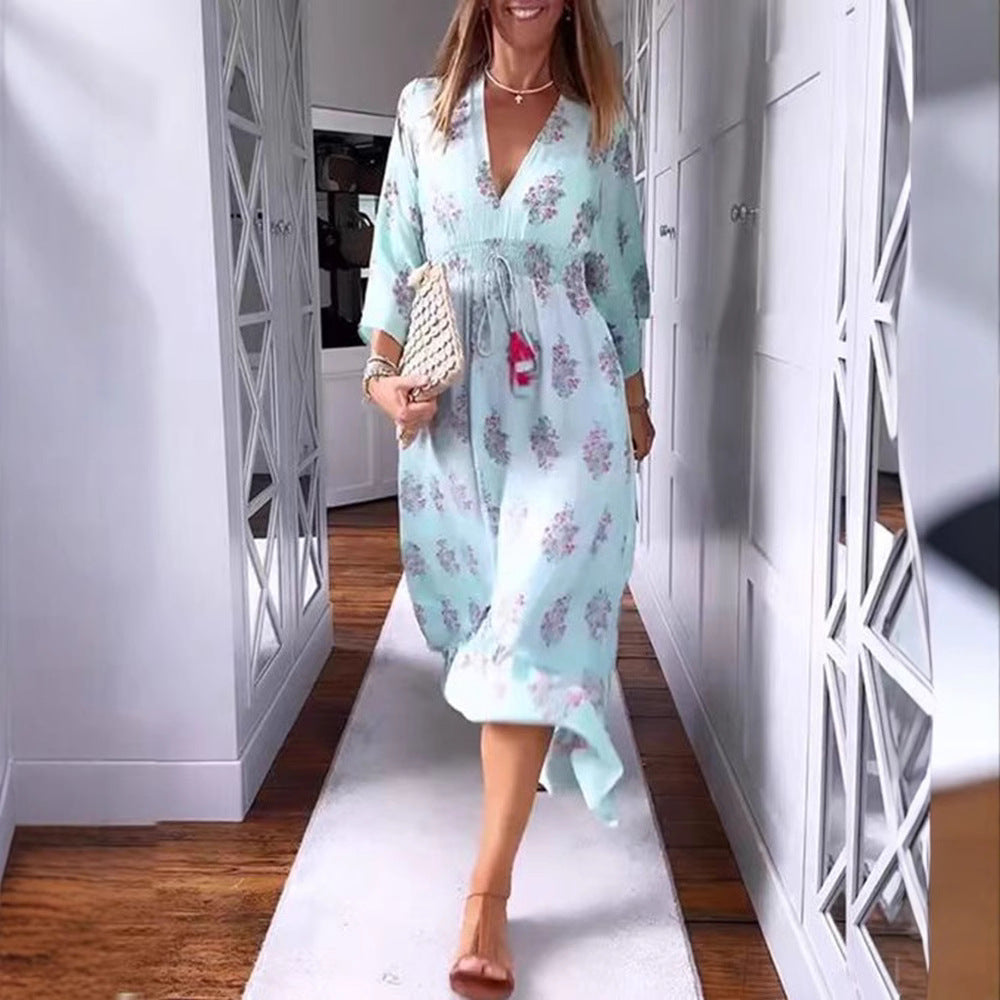 Dame nan luftig-flydende Boho-midikjole med V-udskæring, gathered smock talje, snor med kvaster og asymmetrisk flæse kant Skovae