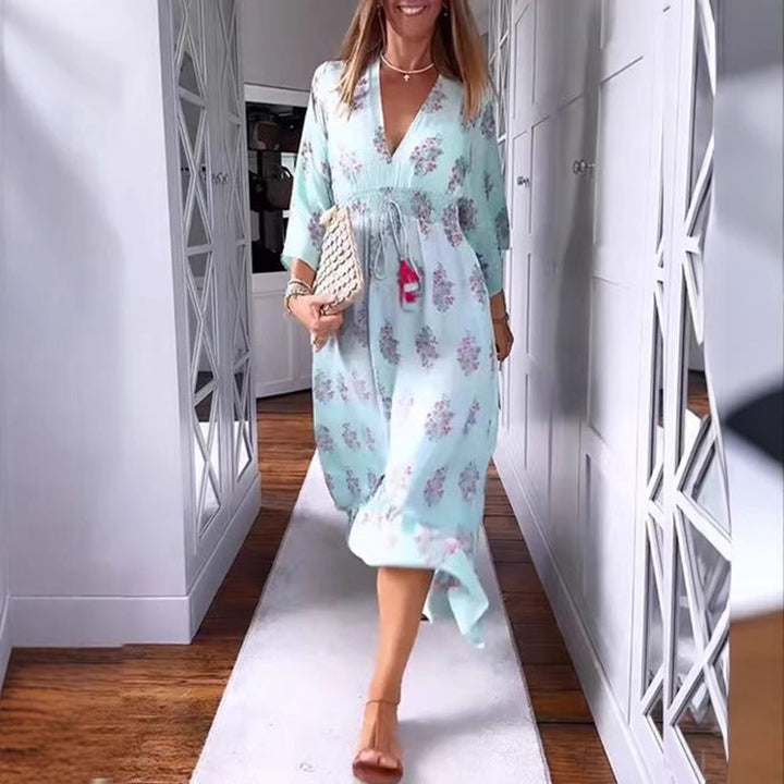Dame nan luftig-flydende Boho-midikjole med V-udskæring, gathered smock talje, snor med kvaster og asymmetrisk flæse kant Skovae