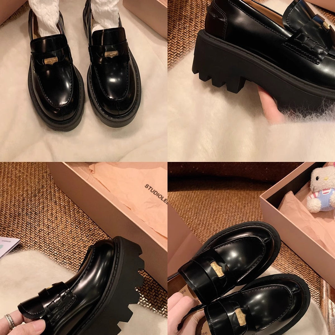 Dame Chunky Platform Slipper med dekorativt guldaccent Stilla