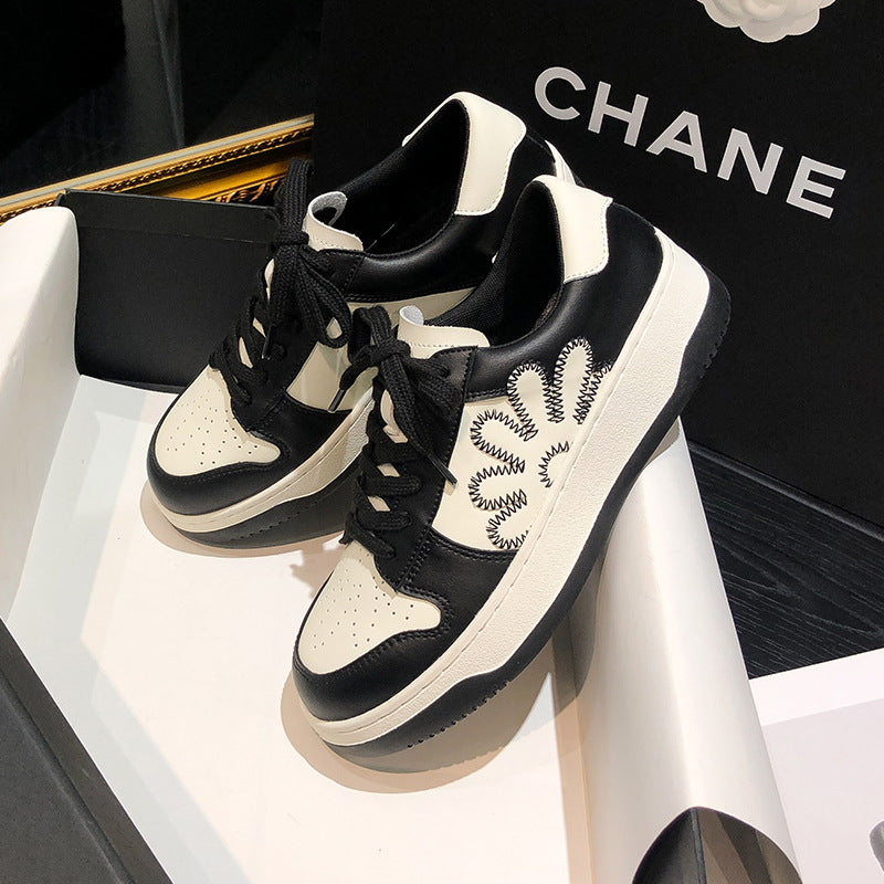 Dame Sneakers i urban design med floral applikationsdetalje og komfortabel sål Stilla
