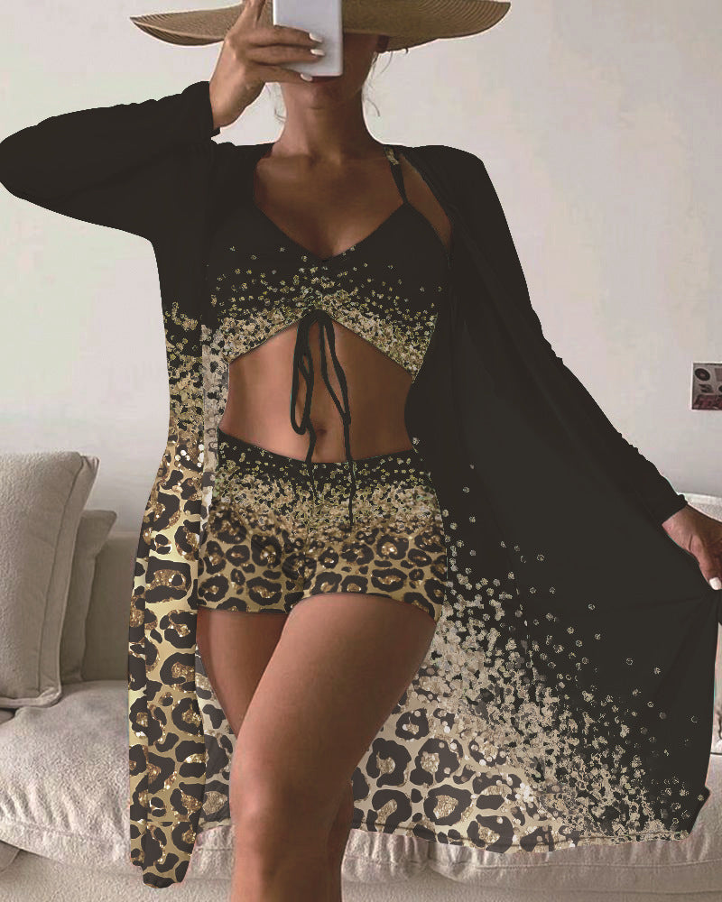 Dame strandoutfit med dyremønster og elegante accenter Stilla