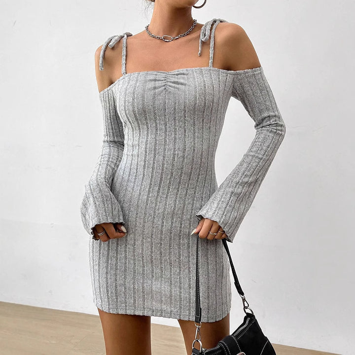 Damer Off-Shoulder Minikjole med volangdetaljer og fint ribstrik Skovae