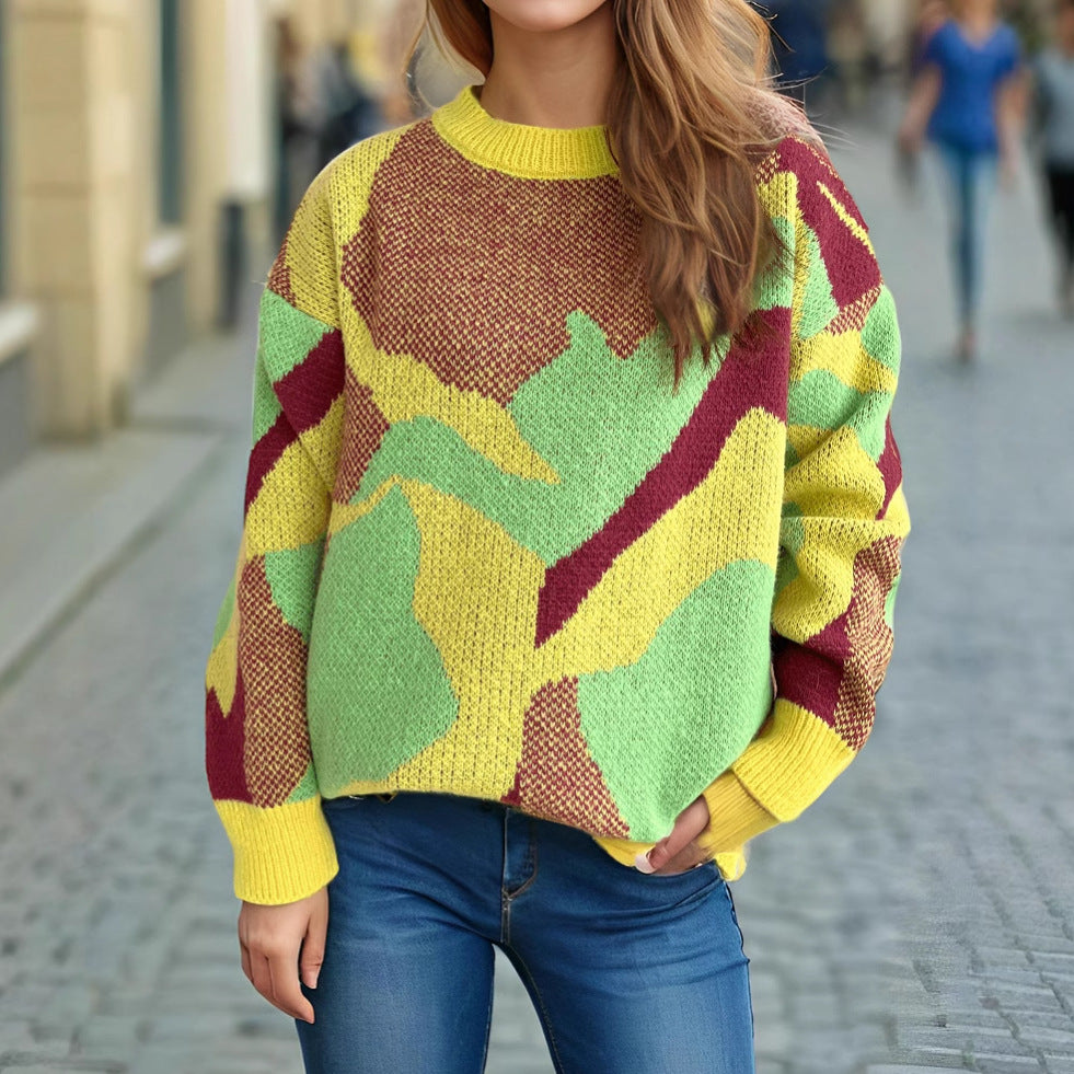 Kvindes fashionable sweater med udtryksfuldt mønster og afslappet snit Stilla