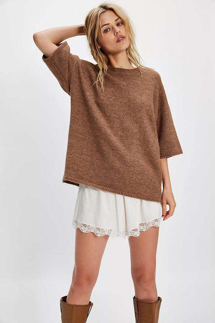 Kvindernes Oversized Sweater med Elegante Mesh Ærmer og Delikat Broderi Mønster Skovae