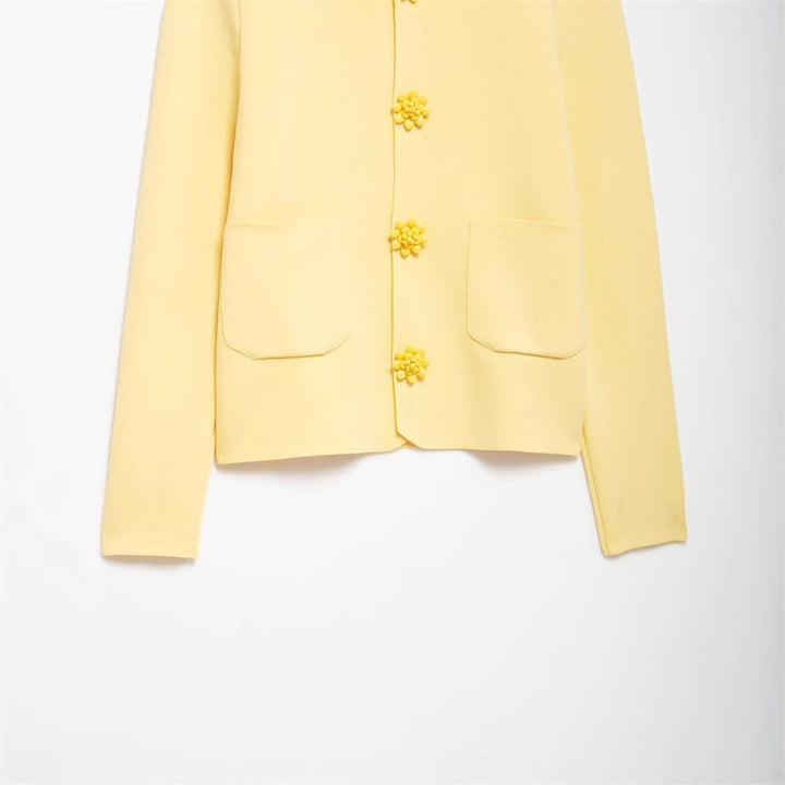 Kvinders fine cardigan med dekorative blomsterknapper Stilla