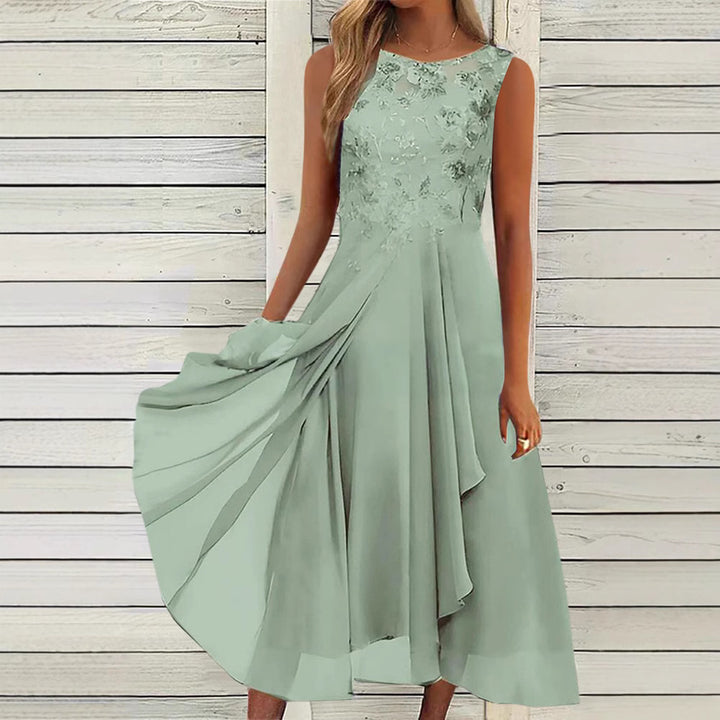 Dame uden ærmer chiffon midi kjole med broderet brystparti og asymmetrisk lag nederdel Skovae
