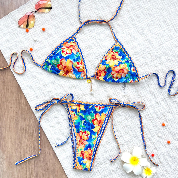 Dame bikini-sæt med detaljerig floral kant og legende stropdesign Stilla