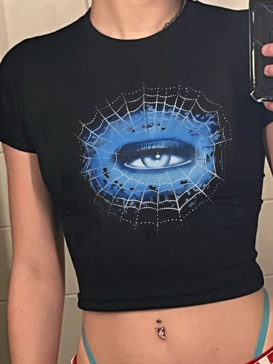 Dame Crop-T-Shirt med iøjnefaldende statement-print Skovae