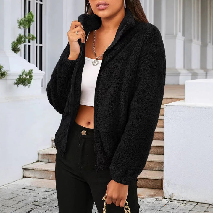 Dame Teddyjakke i afslappet oversized stil med høj krave og lynlås Stiila