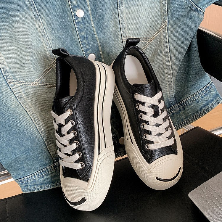 Dame retro-inspirerede canvas-sneakers med karakteristisk gummispids Stilla