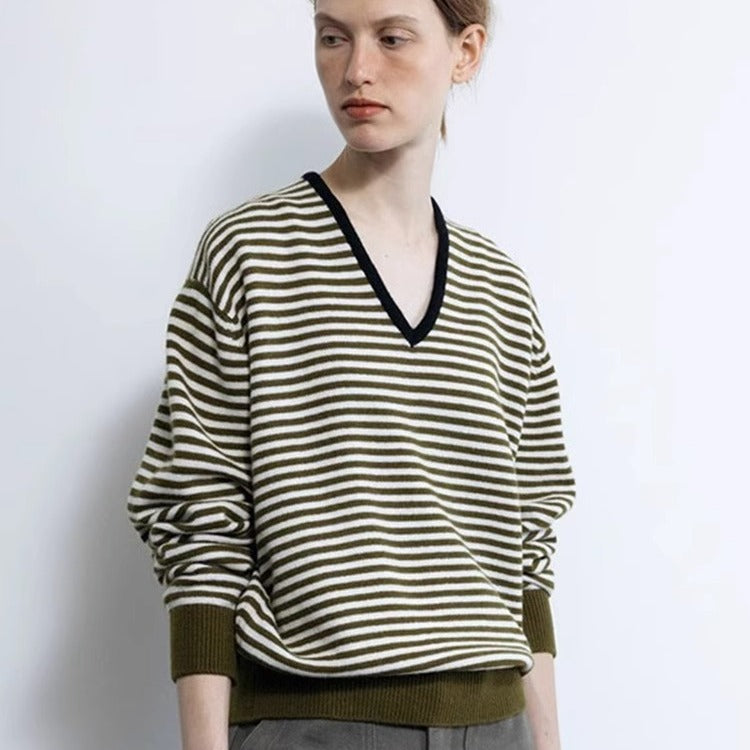 Dame stribet pullover med V-hals og blødt flydende materiale Stilla