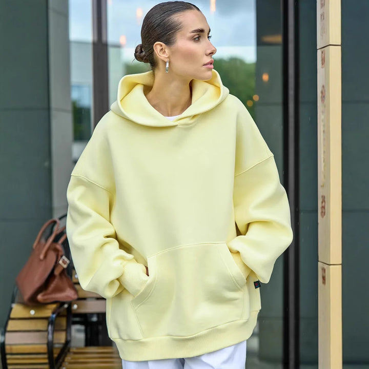 Kvinders oversized hoodie med voluminøse ærmer og integreret kængurulomme Skovae