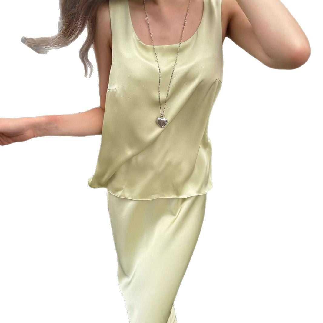 Dame Satin-langkjole med skulderfri design og elegant fald Stilla