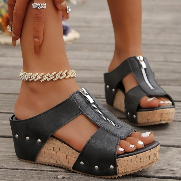 Dame Wedge-Pantoletten med stilfuld lynlås og fashionable nitter Stilla