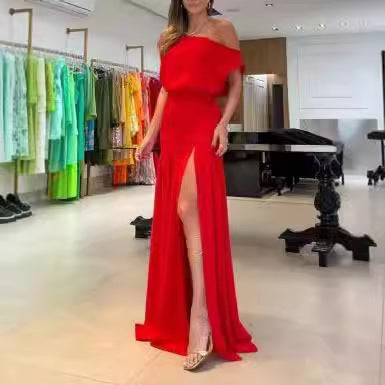 Dame Langærmet kjole med sidelængde og off-shoulder design Skovae
