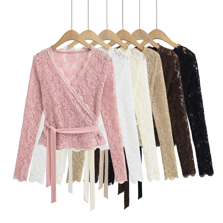 Dame spidsbluse med elegant indpakningsdesign og fine detaljer Stilla