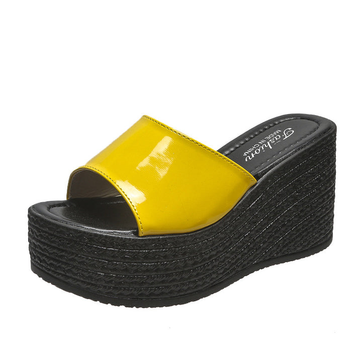 Dame platformsandal med flot glans Stilla