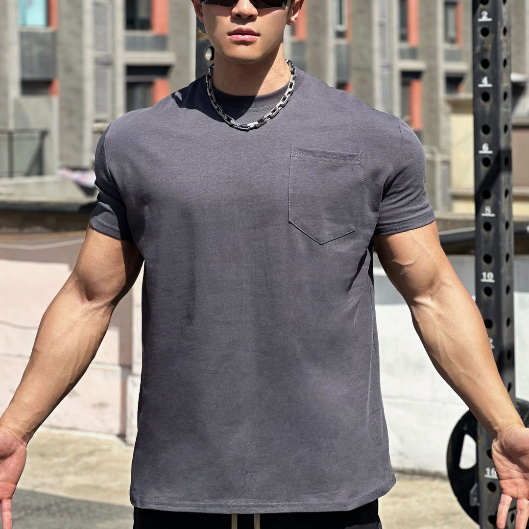 Herrer Fitness T-shirt med praktisk brystlomme-design og afslappet snit Stilla