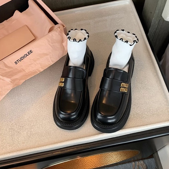 Femme Classic Chunky Loafers med dekorativt tilbehør Stilla