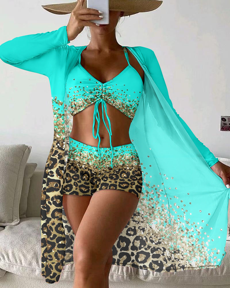 Dame strandoutfit med dyremønster og elegante accenter Stilla