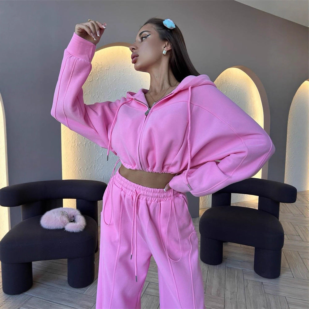 Dame Cropped Hoodie og brede Sweatpants Kombi Skovae