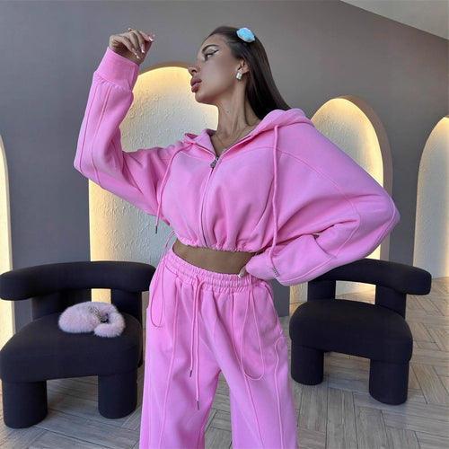 Dame Cropped Hoodie og brede Sweatpants Kombi Skovae