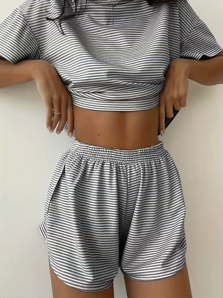 Dame casual crop-top og shorts sæt med stribet mønster Skovae