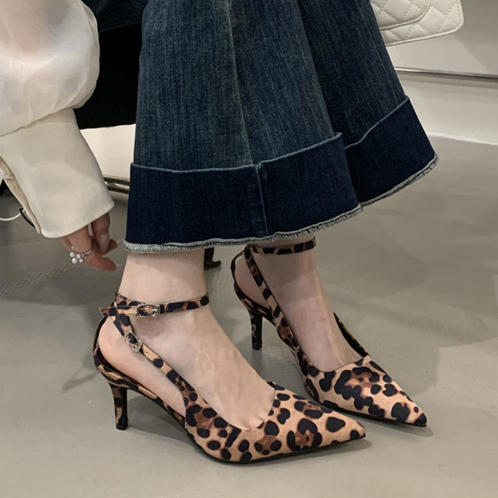 Dame Slingback Pumps med struktureret overflade og elegant hæl Stilla