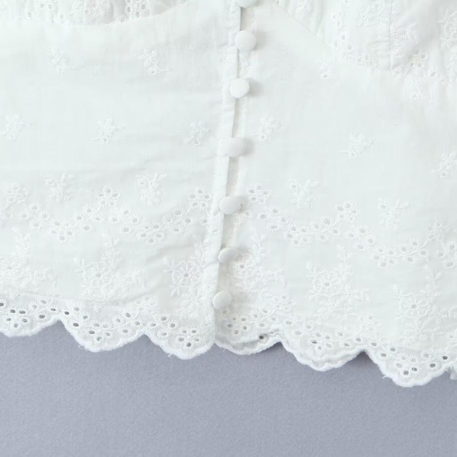 Dame spidsbluse med elegante snøredetaljer og kvalitetsbomuldsstof Stilla