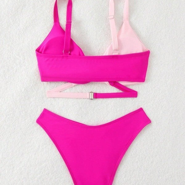 Dame bikini sæt med elegant twist-design og fashionable stropper Stilla