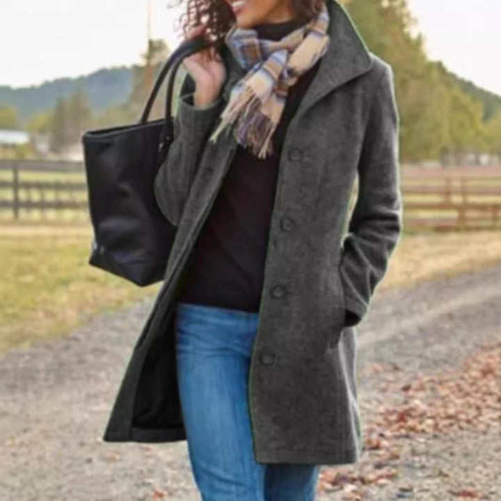 Dame fashionable uldfrakke med moderne knapdetaljer Stilla