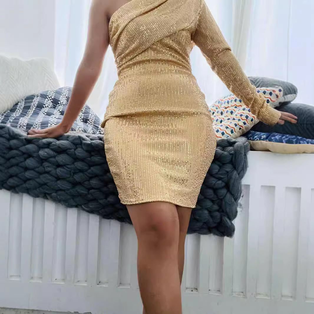 Dame funktionel mini kjole med asymmetrisk design og krystal dekoration Skovae
