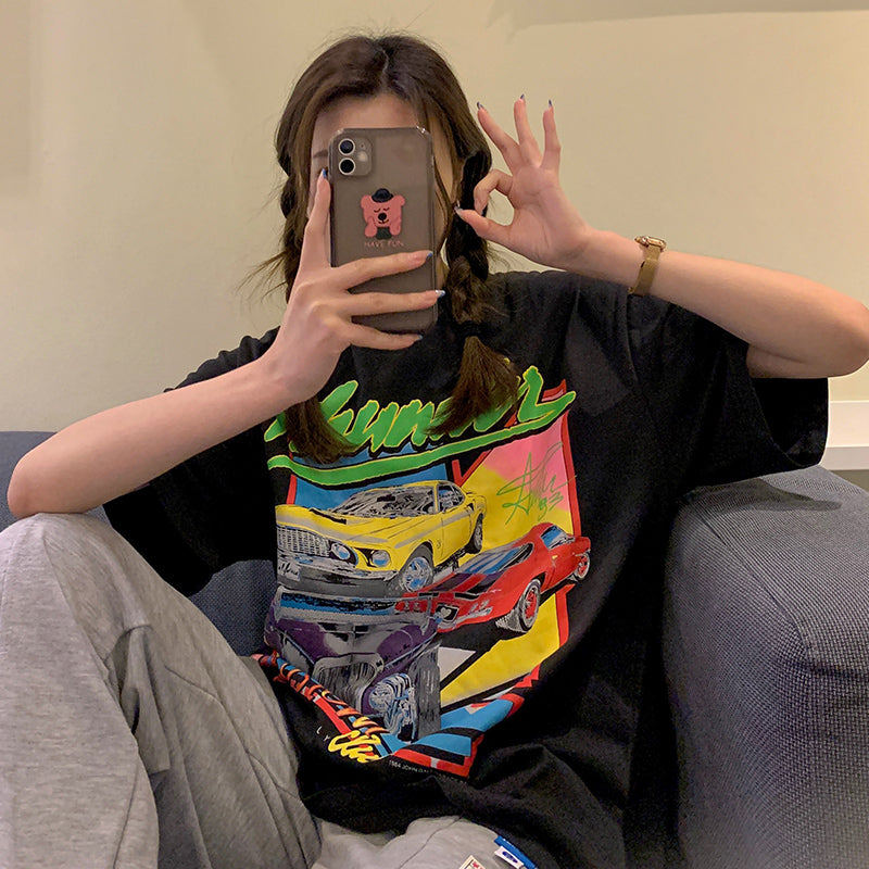 Dame Grafik T-shirt med kreativt automotivdesign og trendy snit Stilla