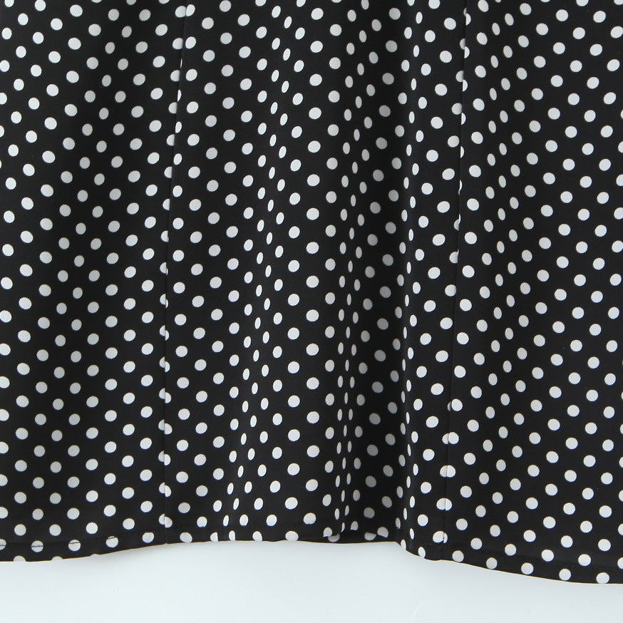 Dame sommerkjole med ruffledetaljer og prikket design Stilla