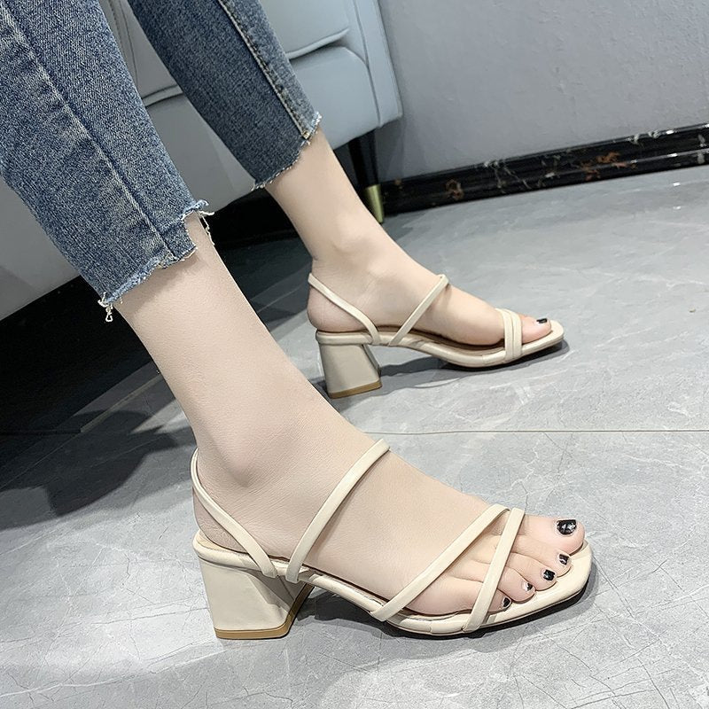 Dame blokkensandal med justerbare remme og elegant design Stilla